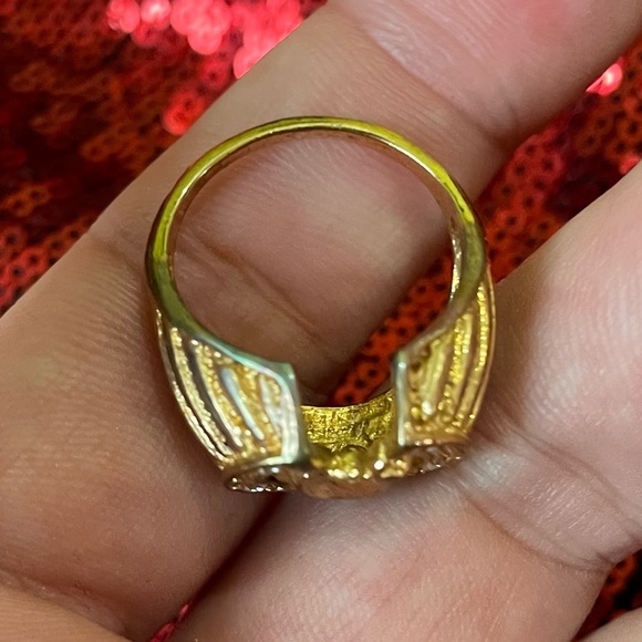 VINTAGE GOLD HORSE RHINESTONE RING COSTUME JEWELRY SIZE 7 - Picture 4 of 4